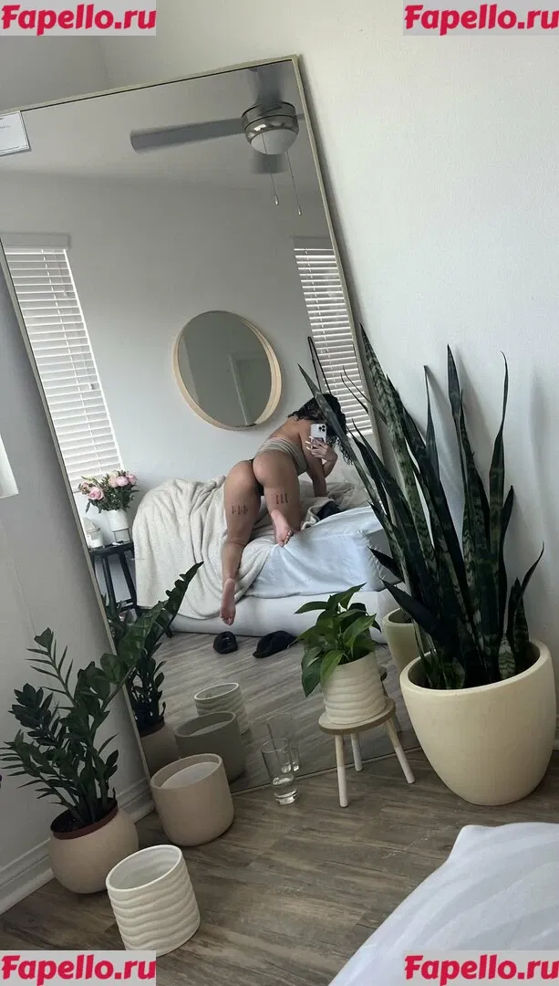 uhhliar Onlyfans Photo Gallery 