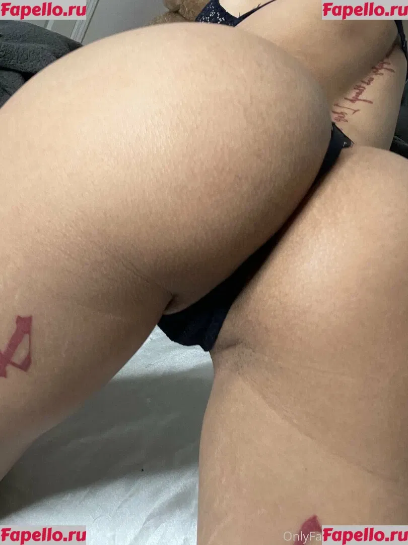 uhhliar Onlyfans Photo Gallery 