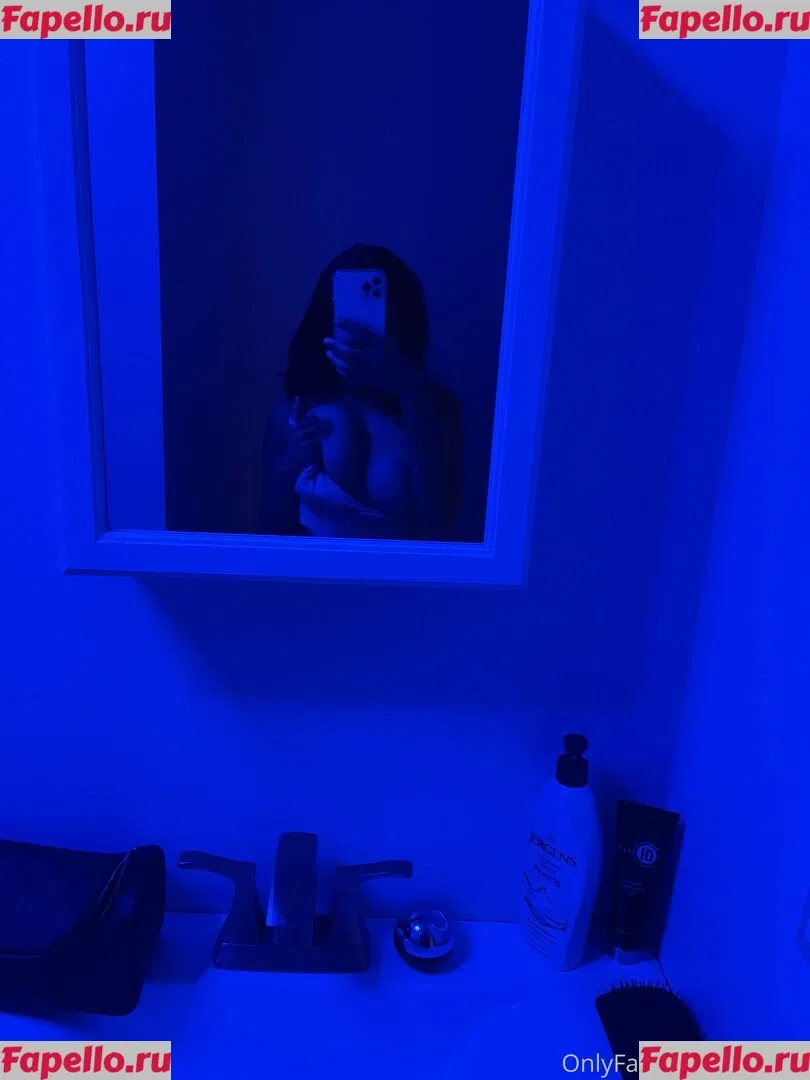 uhhliar Onlyfans Photo Gallery 