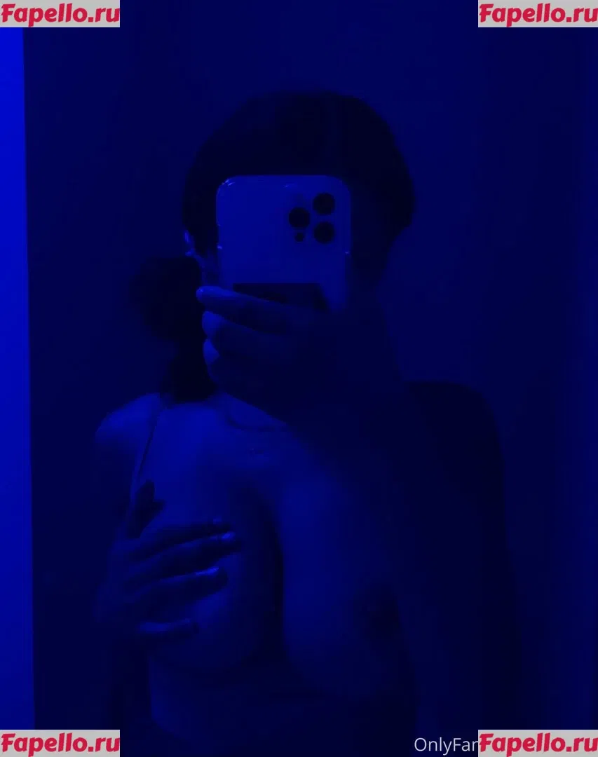 uhhliar Onlyfans Photo Gallery 