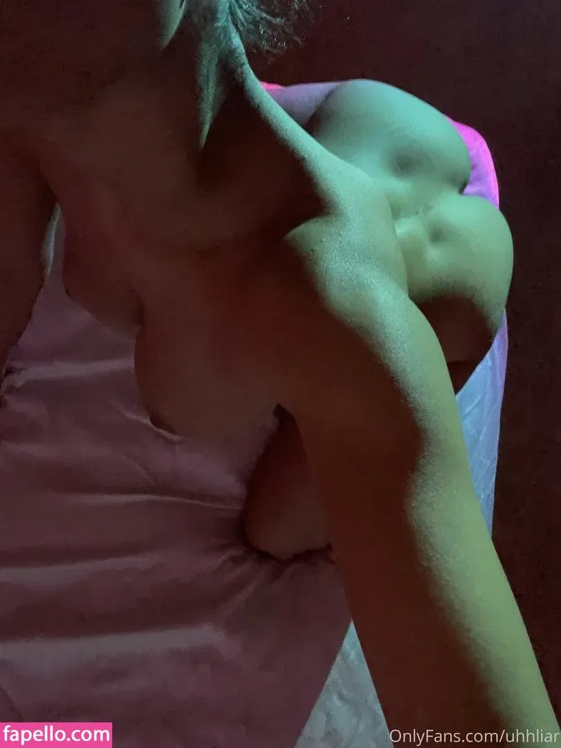 uhhliar Onlyfans Photo Gallery 
