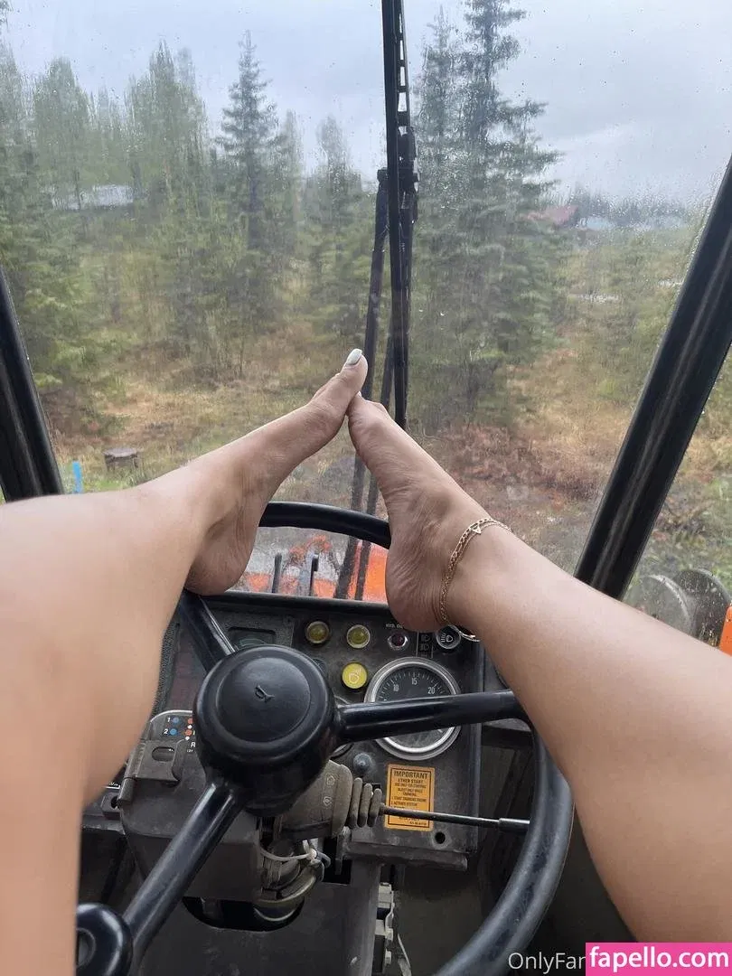 uhhliar Onlyfans Photo Gallery 