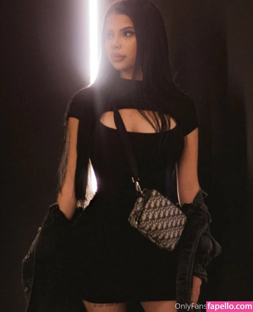 uhhliar Onlyfans Photo Gallery 