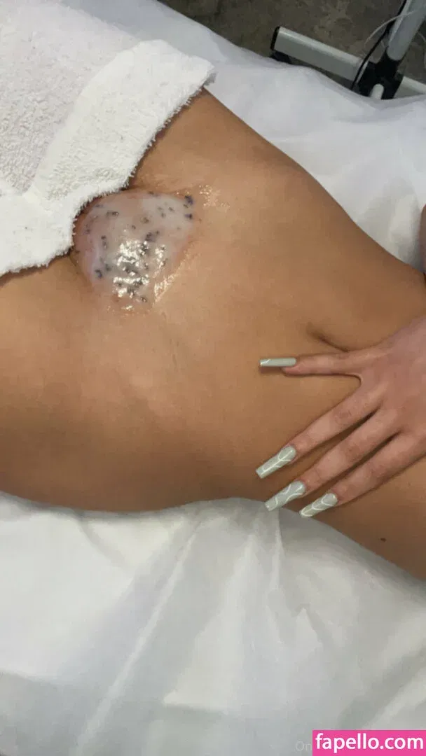 uhhliar Onlyfans Photo Gallery 