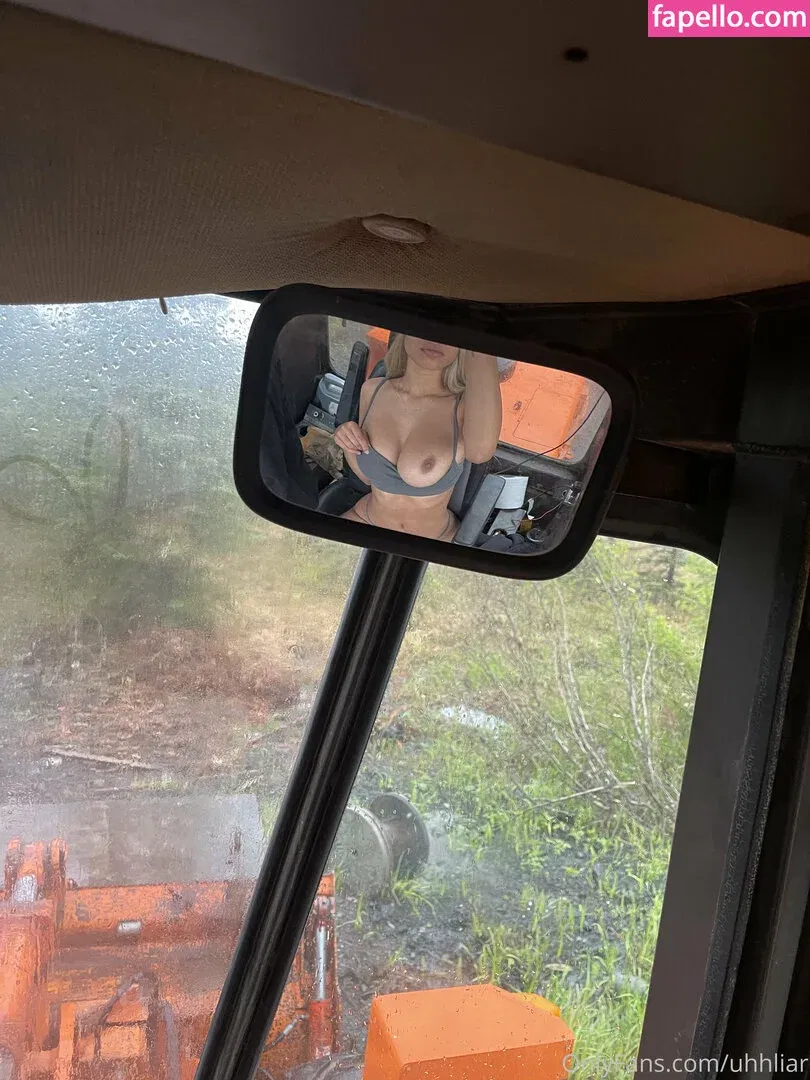 uhhliar Onlyfans Photo Gallery 