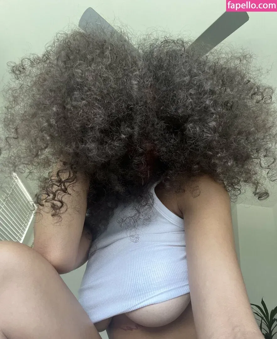 uhhliar Onlyfans Photo Gallery 