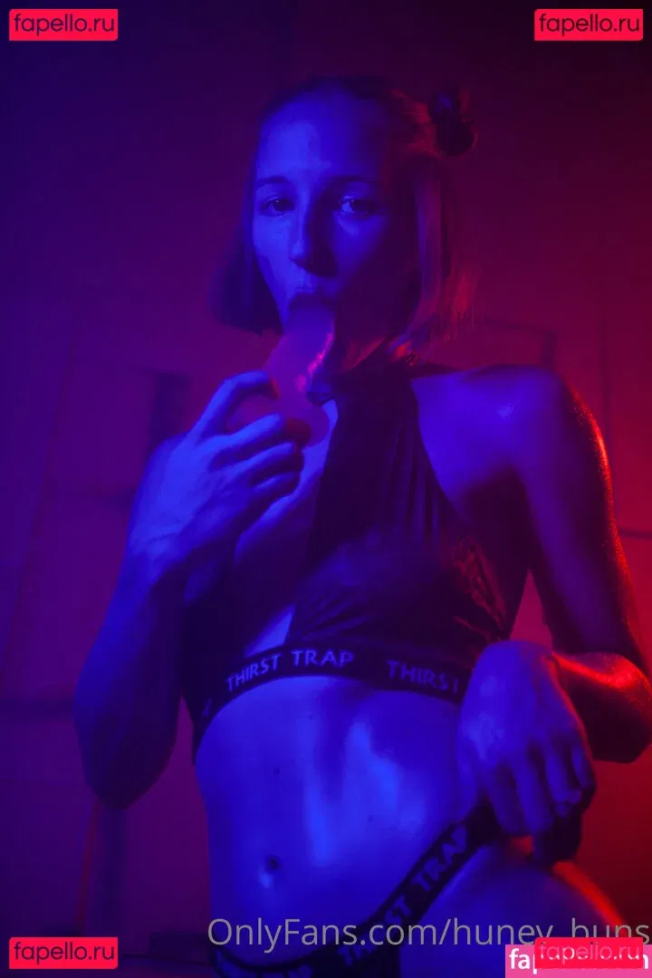 huney_buns Onlyfans Photo Gallery 