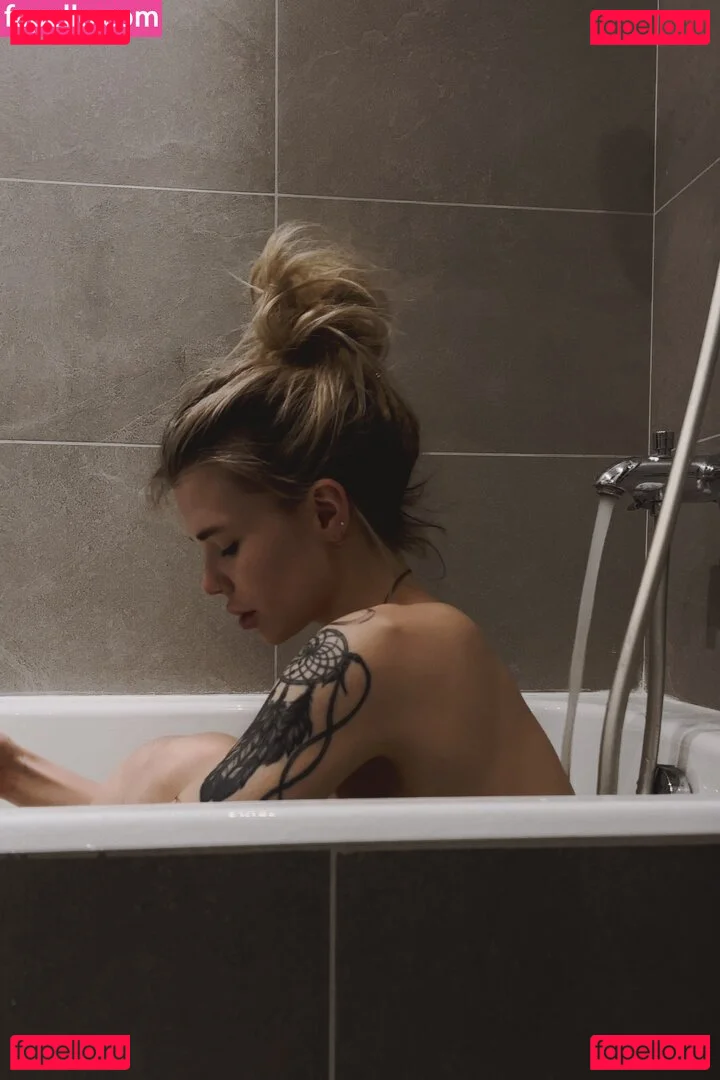 showerboyau Onlyfans Photo Gallery 