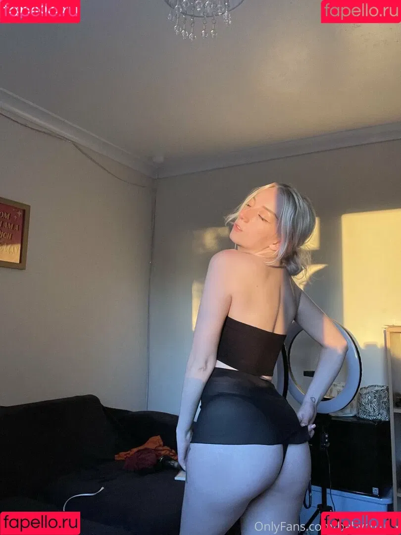 babychar_x Onlyfans Photo Gallery 