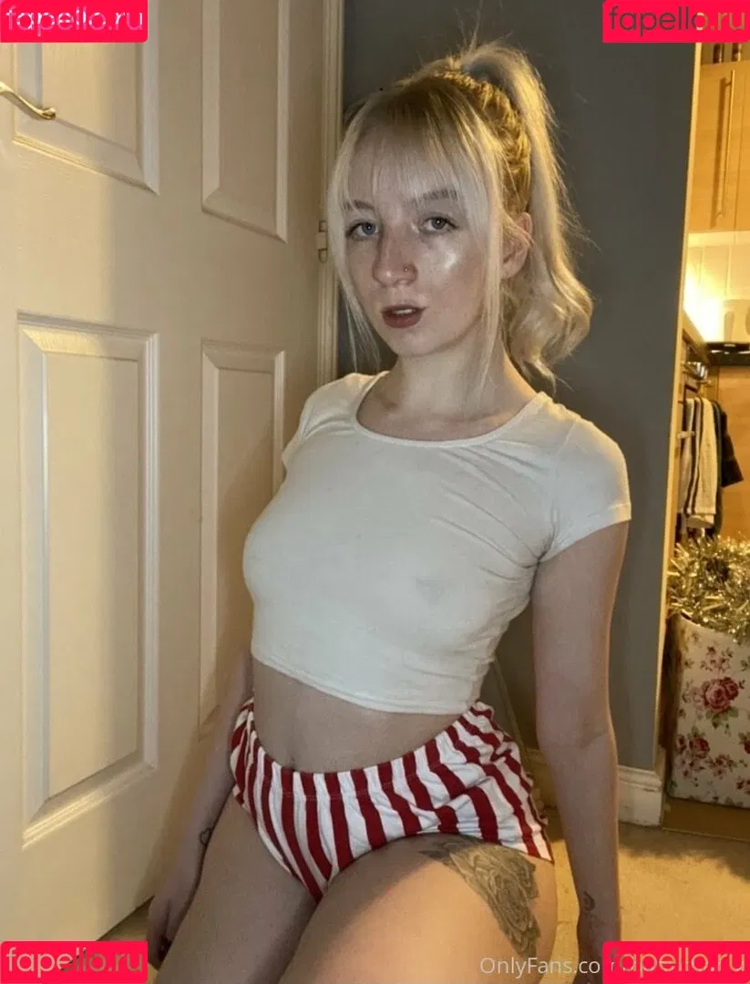 babychar_x Onlyfans Photo Gallery 