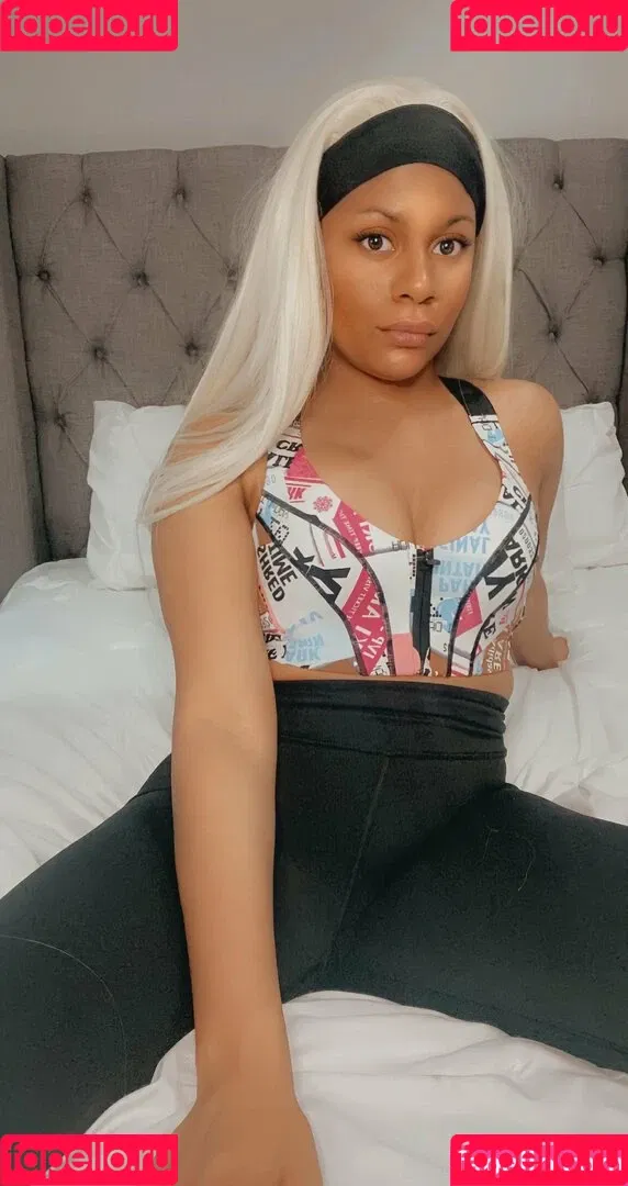 elleseefree Onlyfans Photo Gallery 