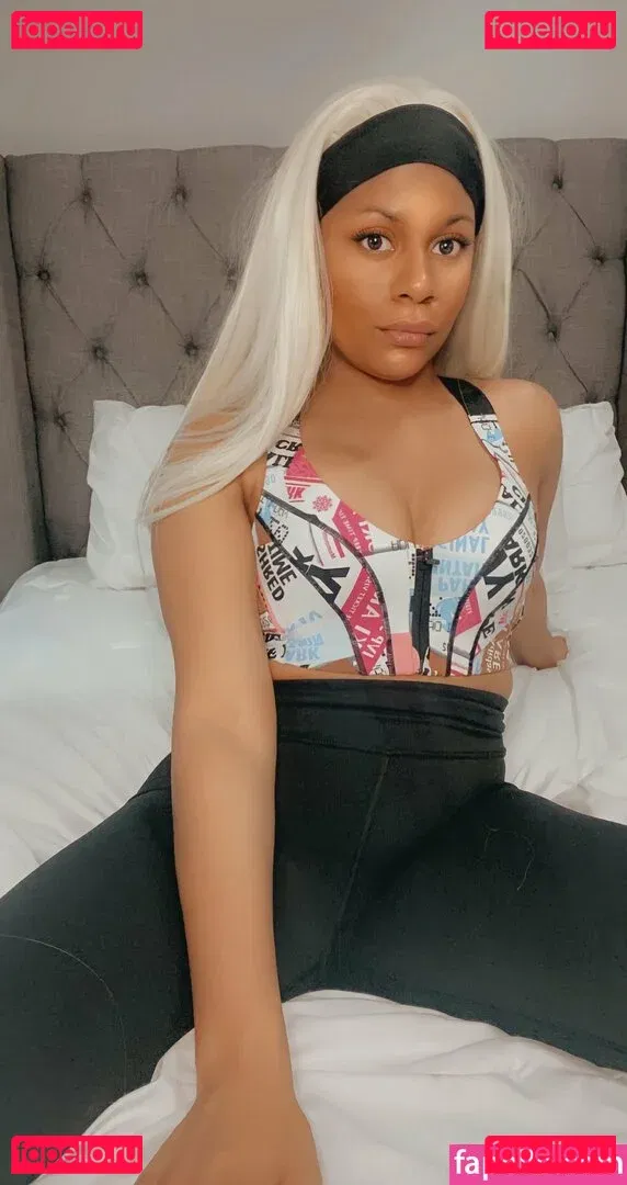 elleseefree Onlyfans Photo Gallery 