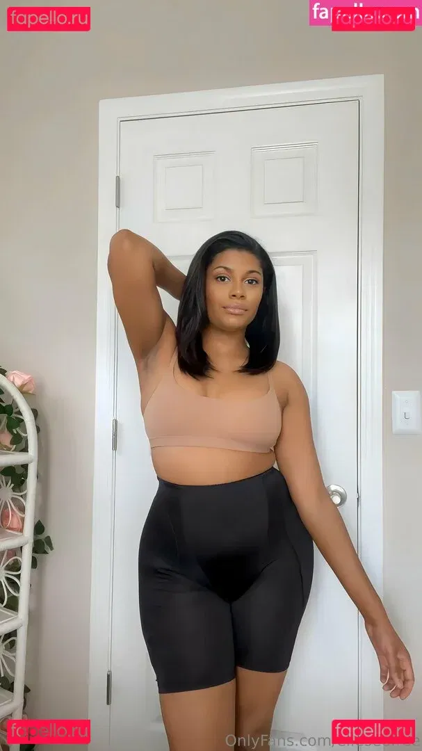 elleseefree Onlyfans Photo Gallery 