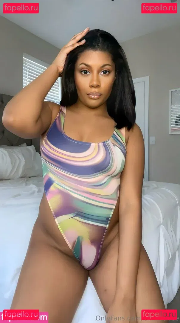 elleseefree Onlyfans Photo Gallery 