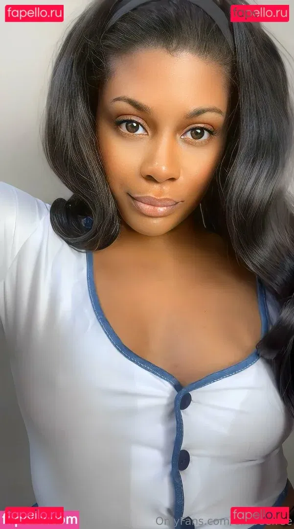 elleseefree Onlyfans Photo Gallery 