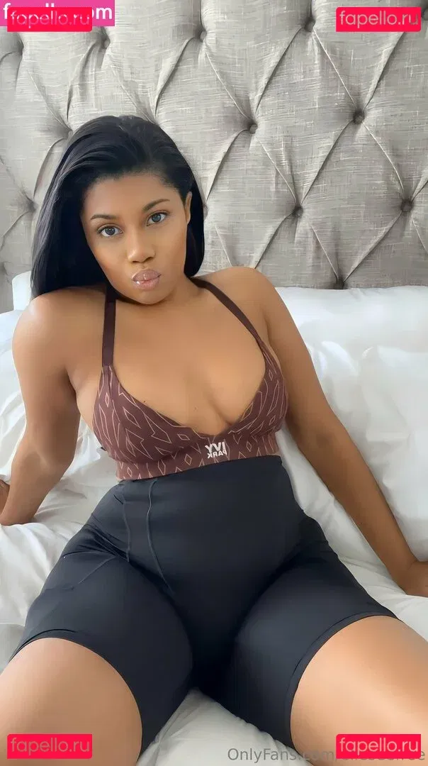 elleseefree Onlyfans Photo Gallery 