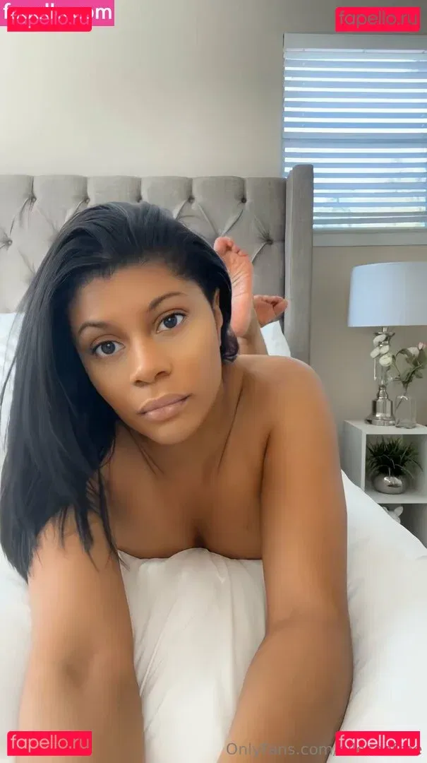 elleseefree Onlyfans Photo Gallery 