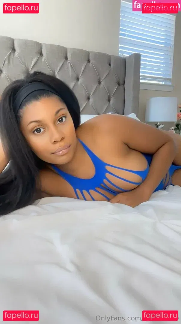 elleseefree Onlyfans Photo Gallery 