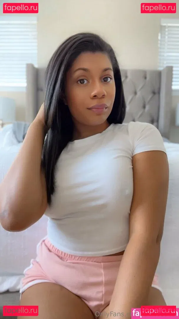 elleseefree Onlyfans Photo Gallery 