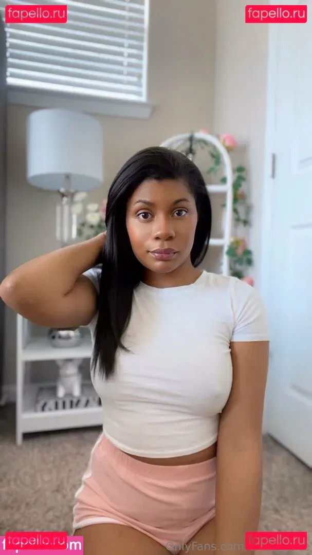 elleseefree Onlyfans Photo Gallery 