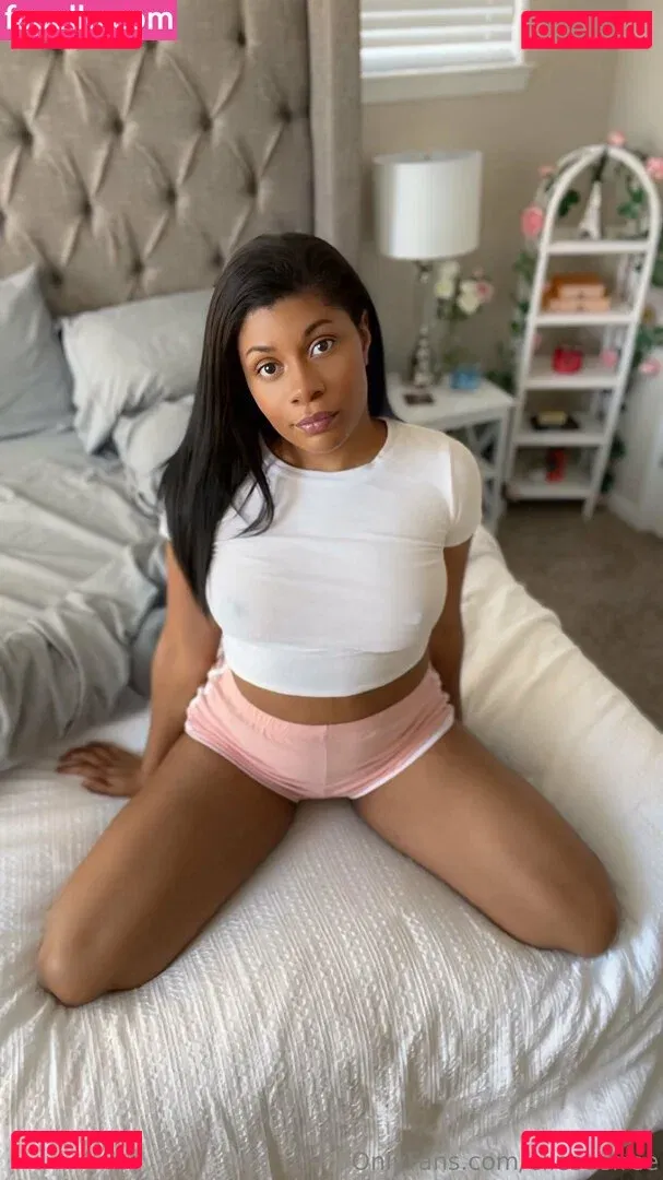 elleseefree Onlyfans Photo Gallery 