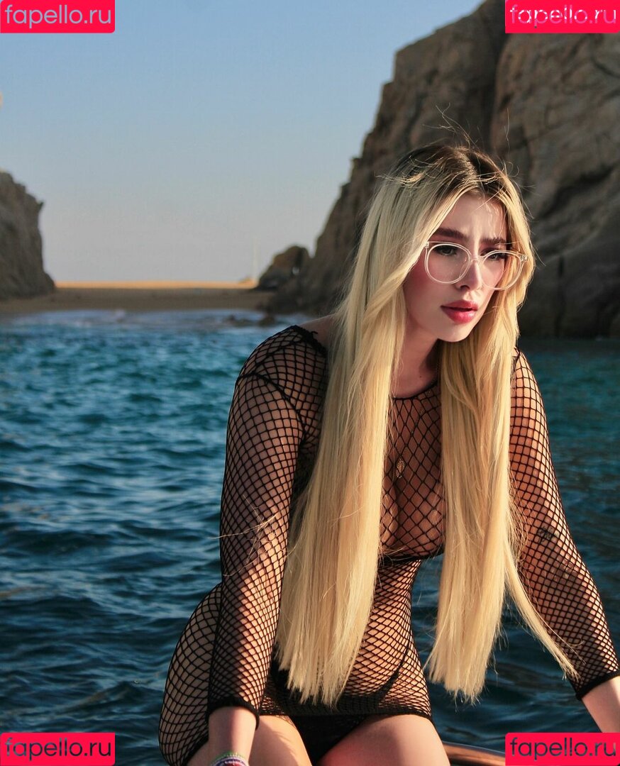 Dulce Carrillo Onlyfans Photo Gallery 