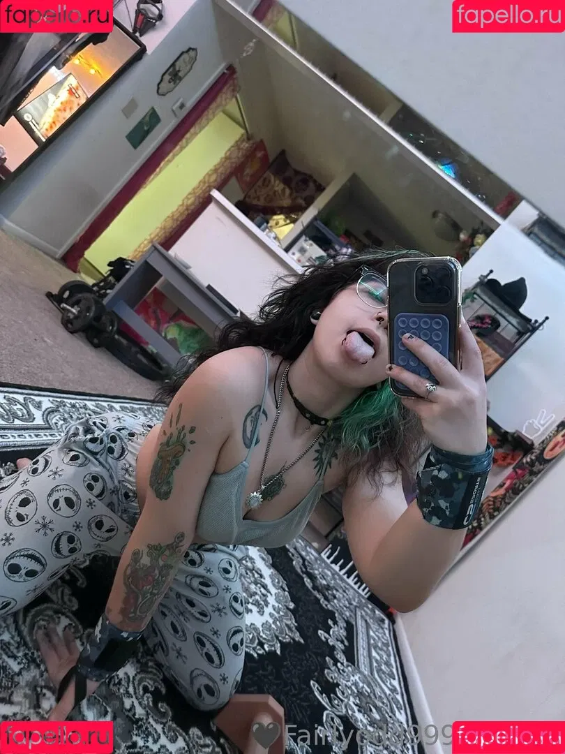 fairlyodd222 Onlyfans Photo Gallery 