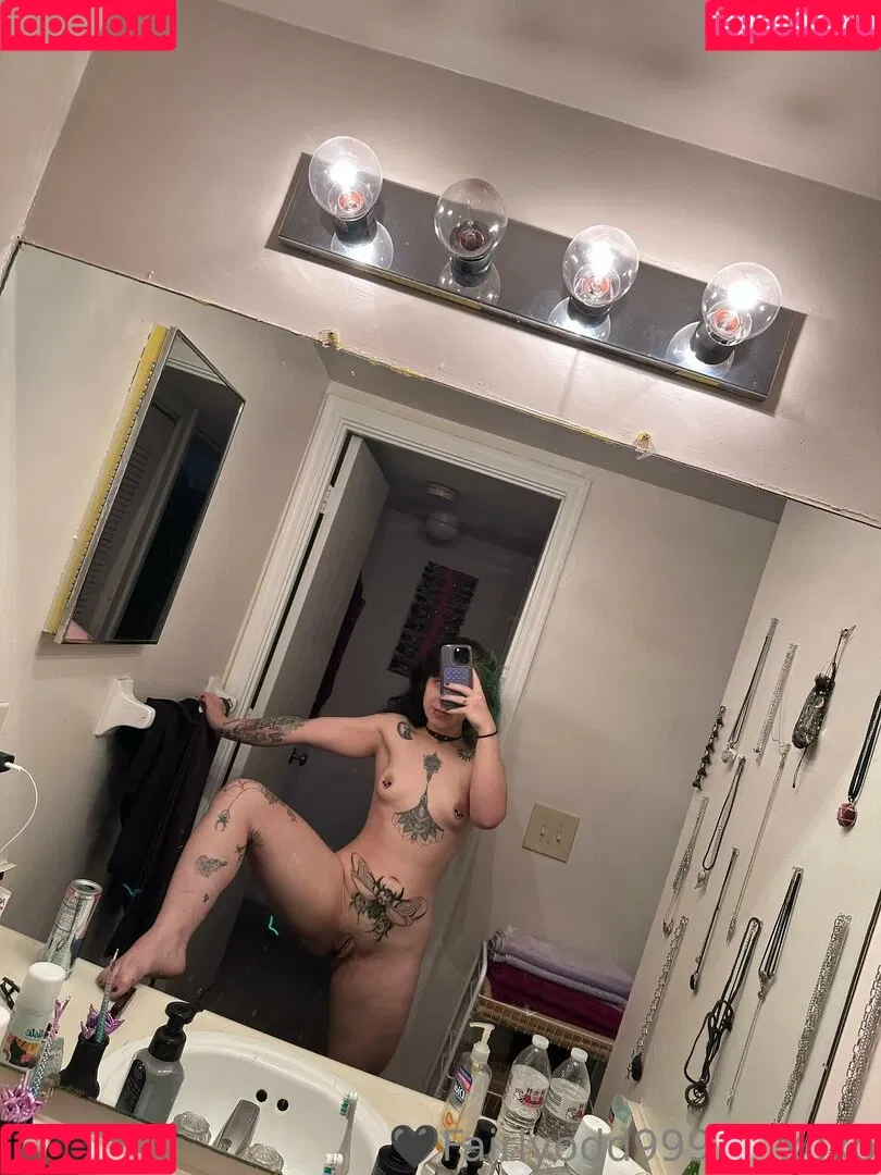 fairlyodd222 Onlyfans Photo Gallery 