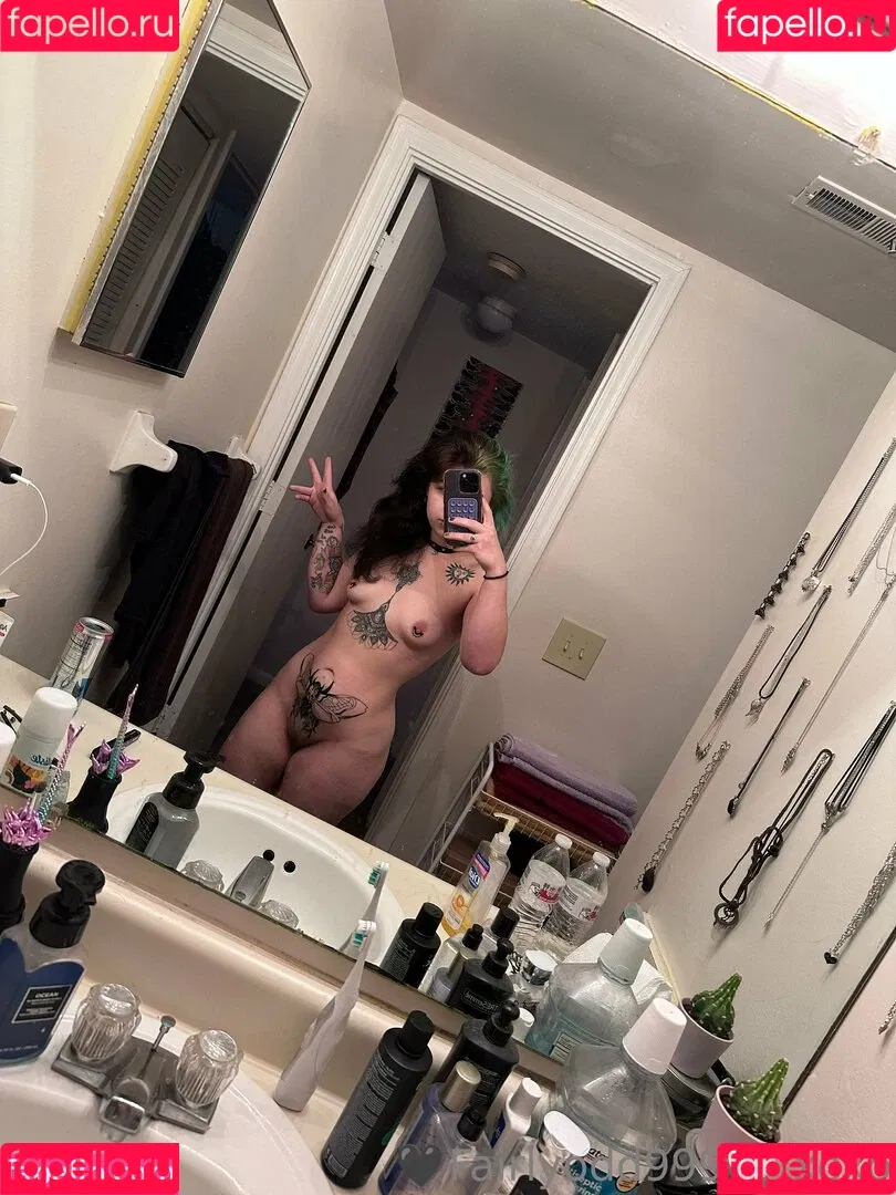 fairlyodd222 Onlyfans Photo Gallery 