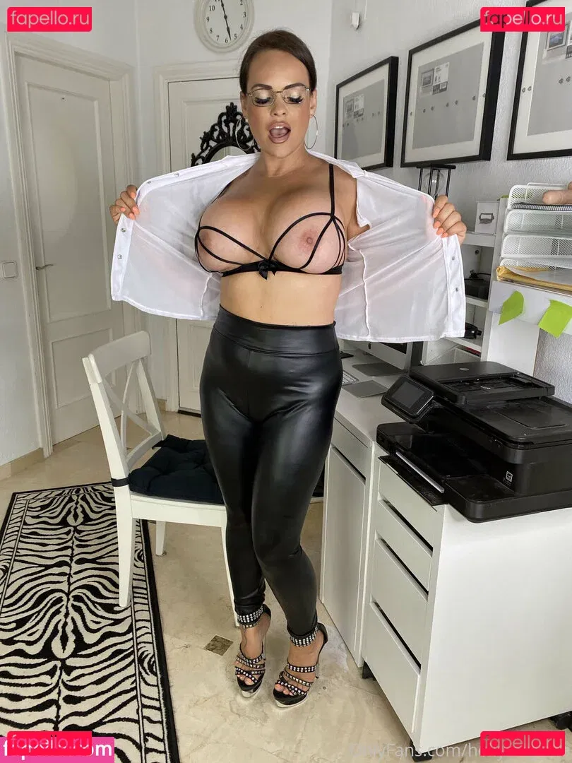 Holly McGuire Onlyfans Photo Gallery 