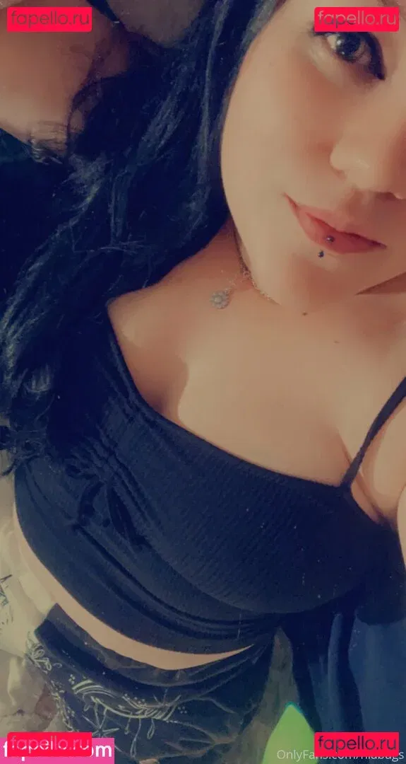 niabugs Onlyfans Photo Gallery 