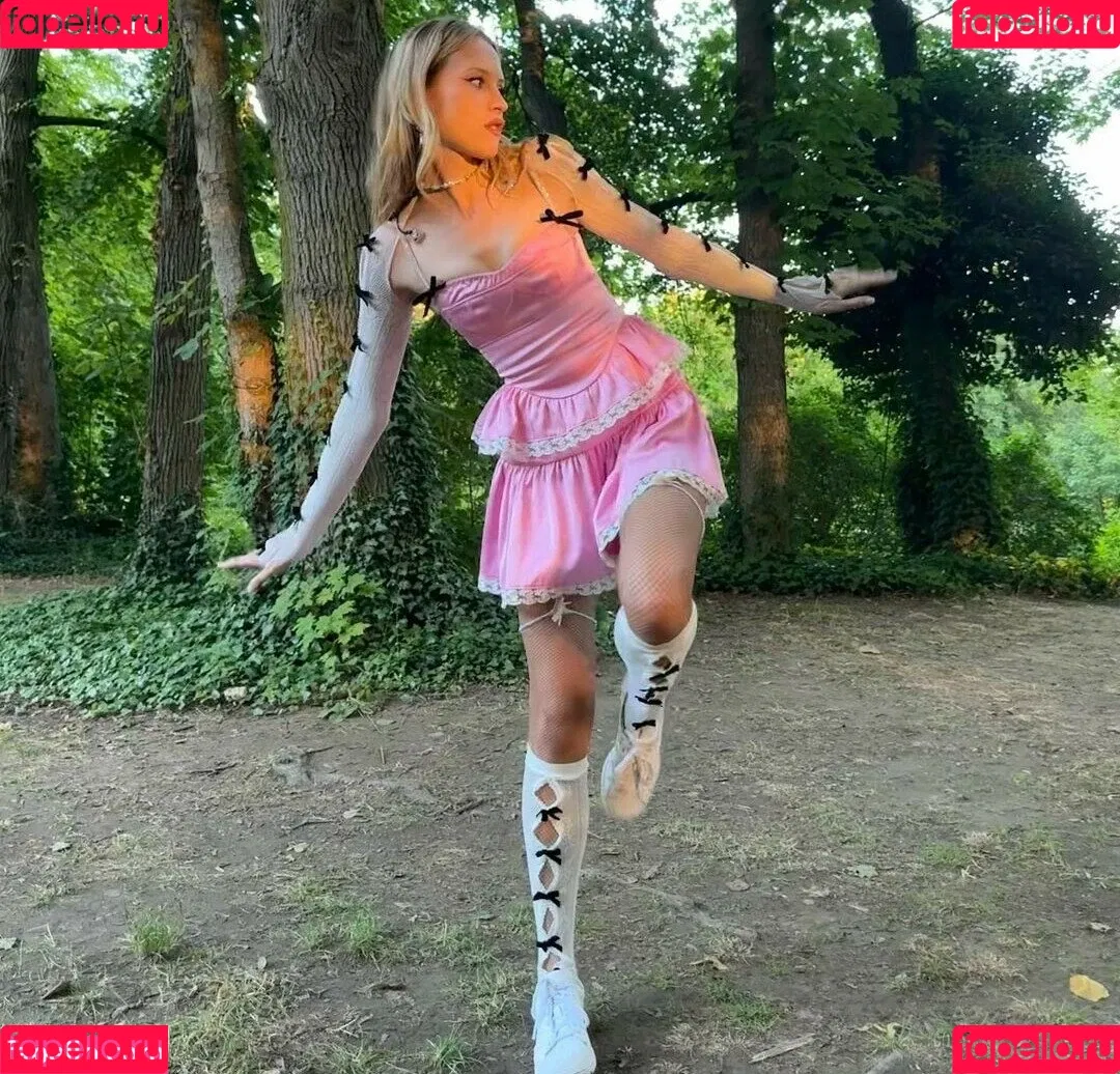 Angèle Van Laeken Onlyfans Photo Gallery 