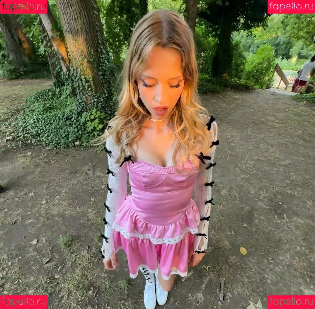 Angèle Van Laeken Onlyfans Photo Gallery 