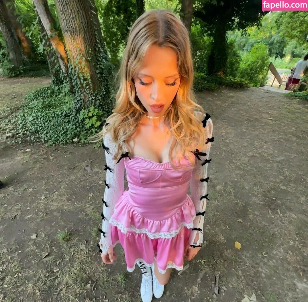 Angèle Van Laeken Onlyfans Photo Gallery 