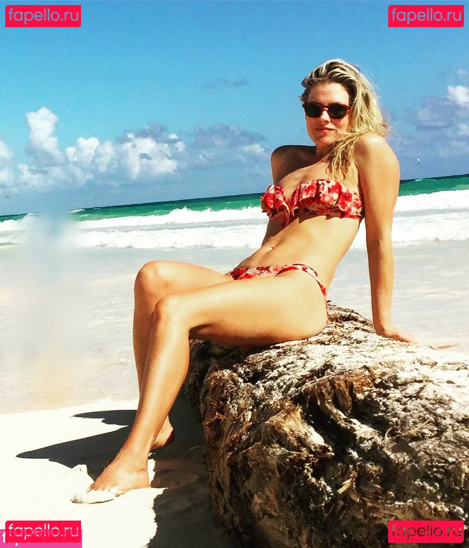 Ali Larter Onlyfans Photo Gallery 