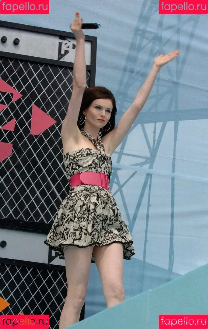 Sophie Ellis-Bextor Onlyfans Photo Gallery 
