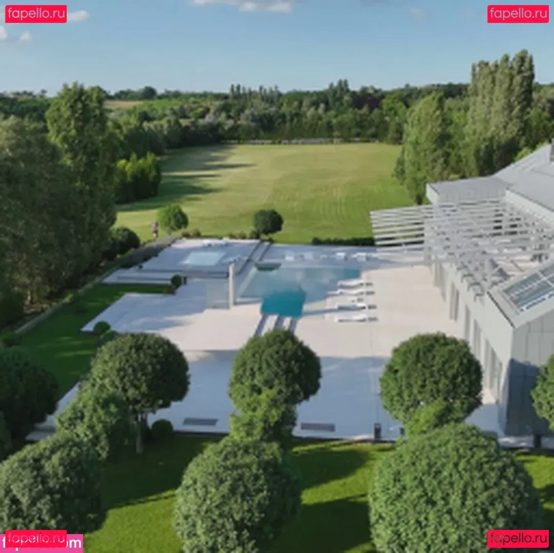 Lisa Belys Onlyfans Photo Gallery 