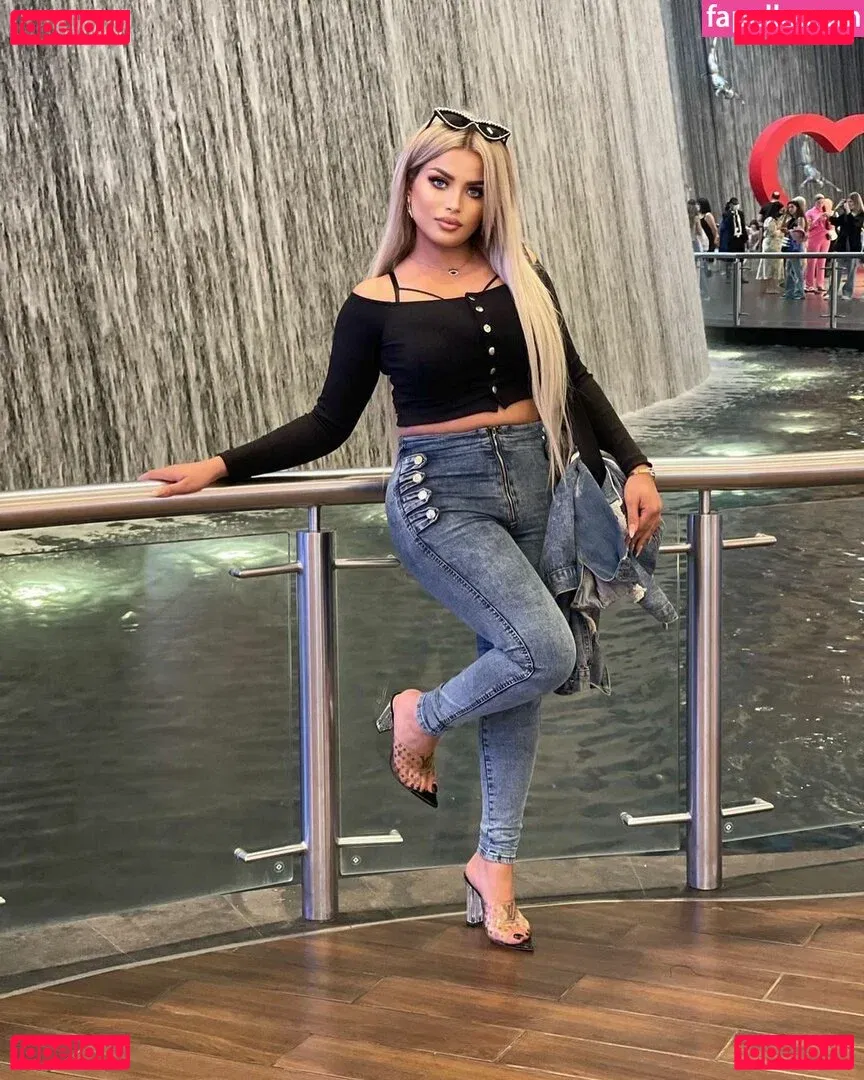 Deli Sana Onlyfans Photo Gallery 