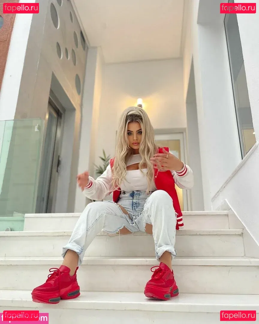 Deli Sana Onlyfans Photo Gallery 