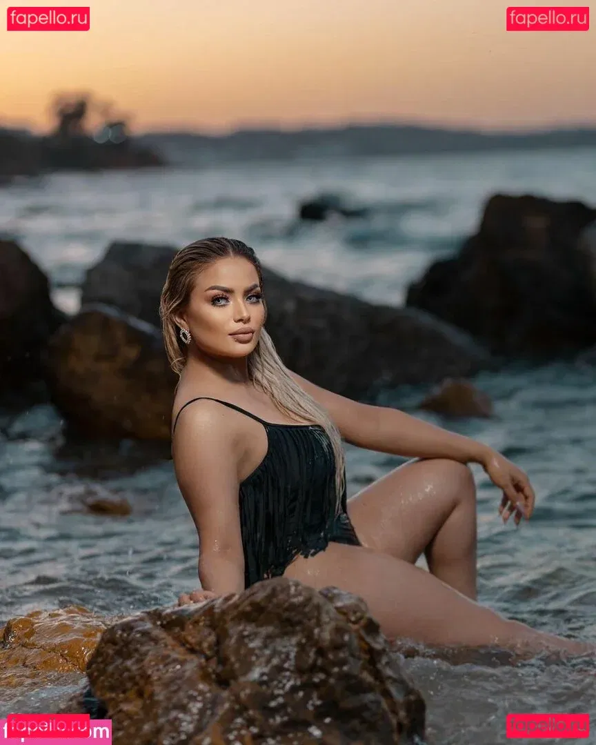 Deli Sana Onlyfans Photo Gallery 