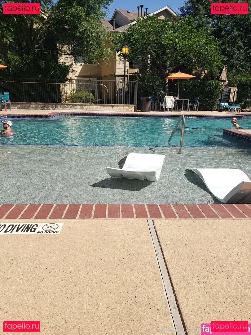 sassysarah94 Onlyfans Photo Gallery 