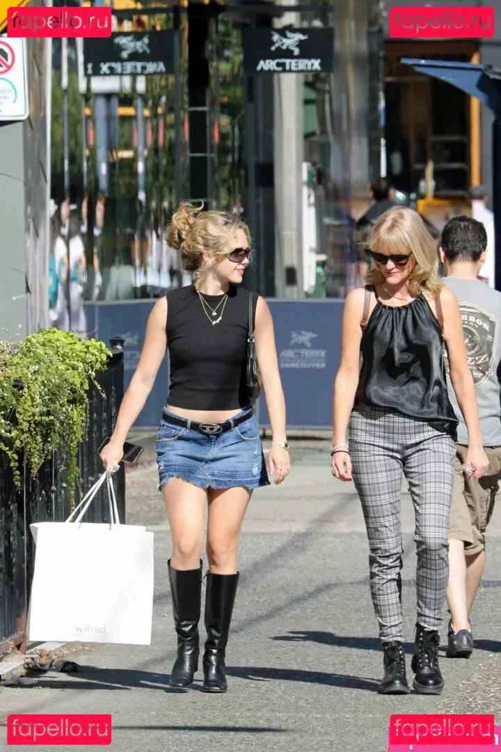 Brec Bassinger Onlyfans Photo Gallery 