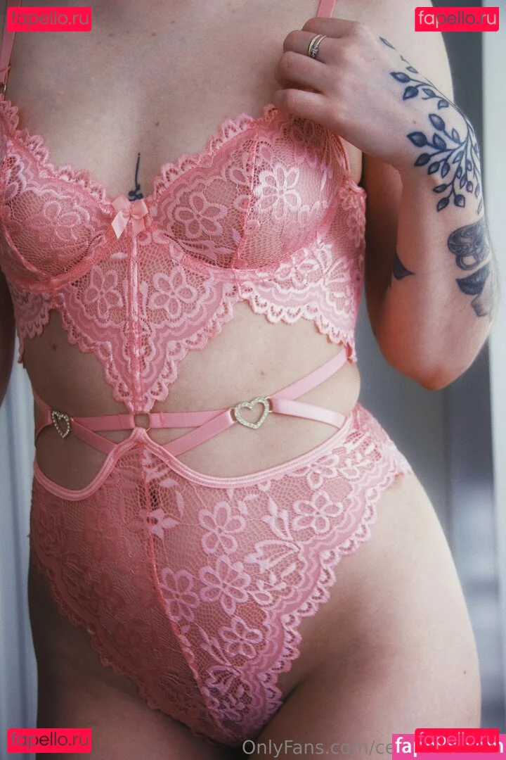 celinecorafree Onlyfans Photo Gallery 