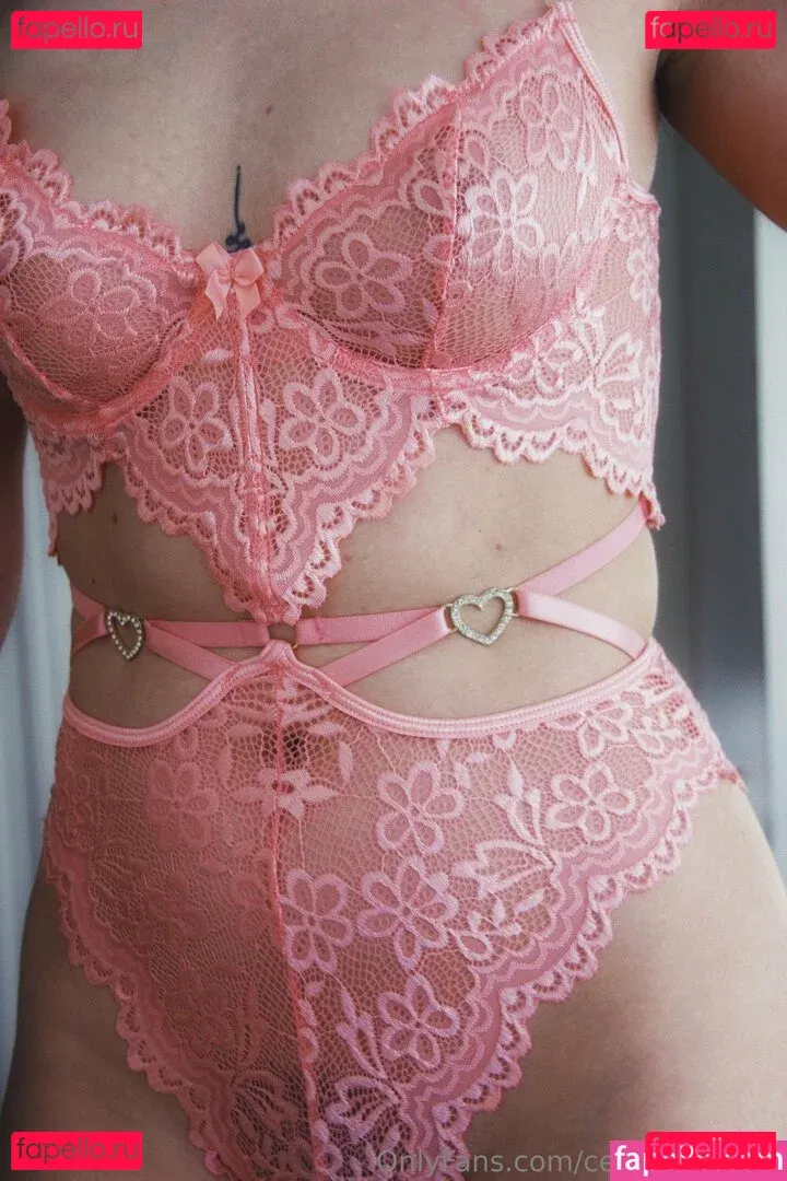 celinecorafree Onlyfans Photo Gallery 