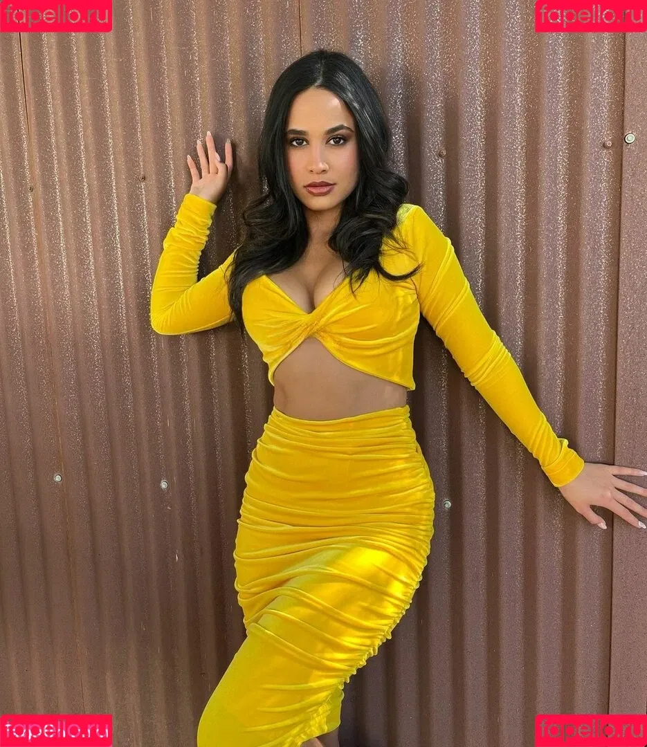 Emily Tosta Onlyfans Photo Gallery 