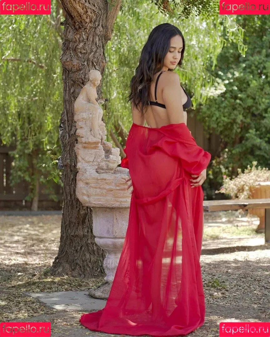 Emily Tosta Onlyfans Photo Gallery 