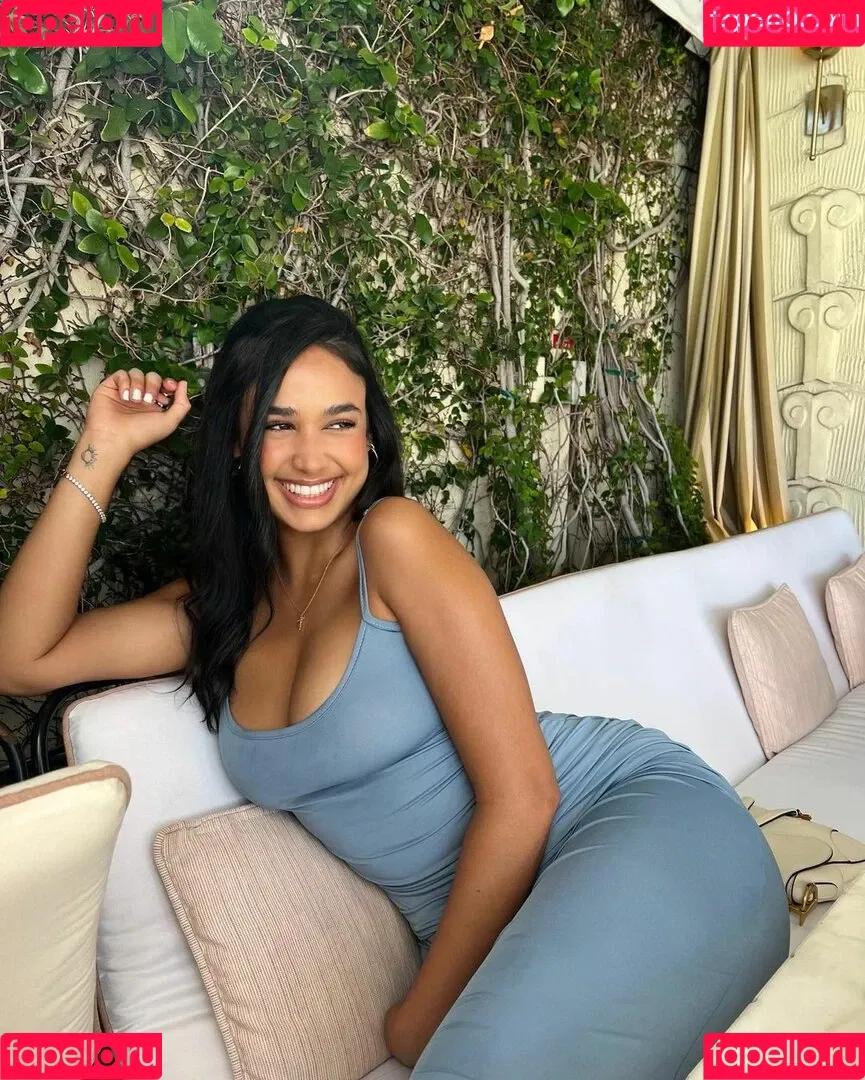 Emily Tosta Onlyfans Photo Gallery 