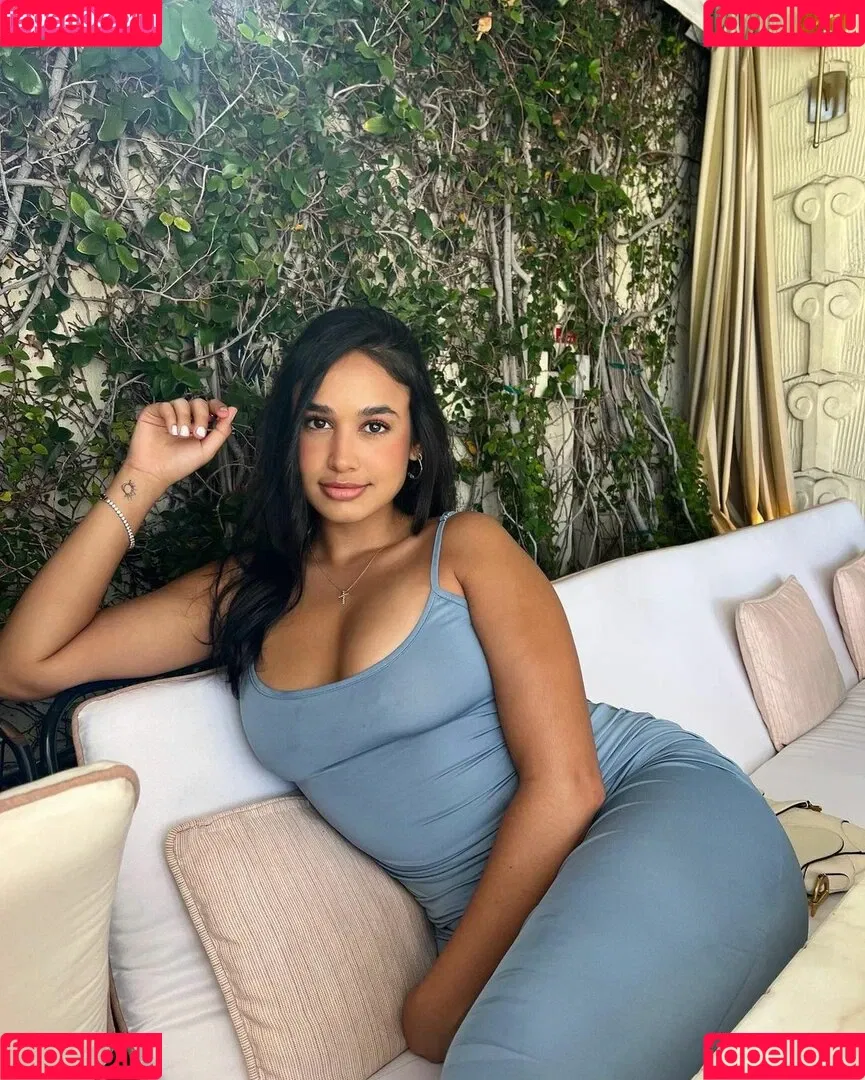 Emily Tosta Onlyfans Photo Gallery 