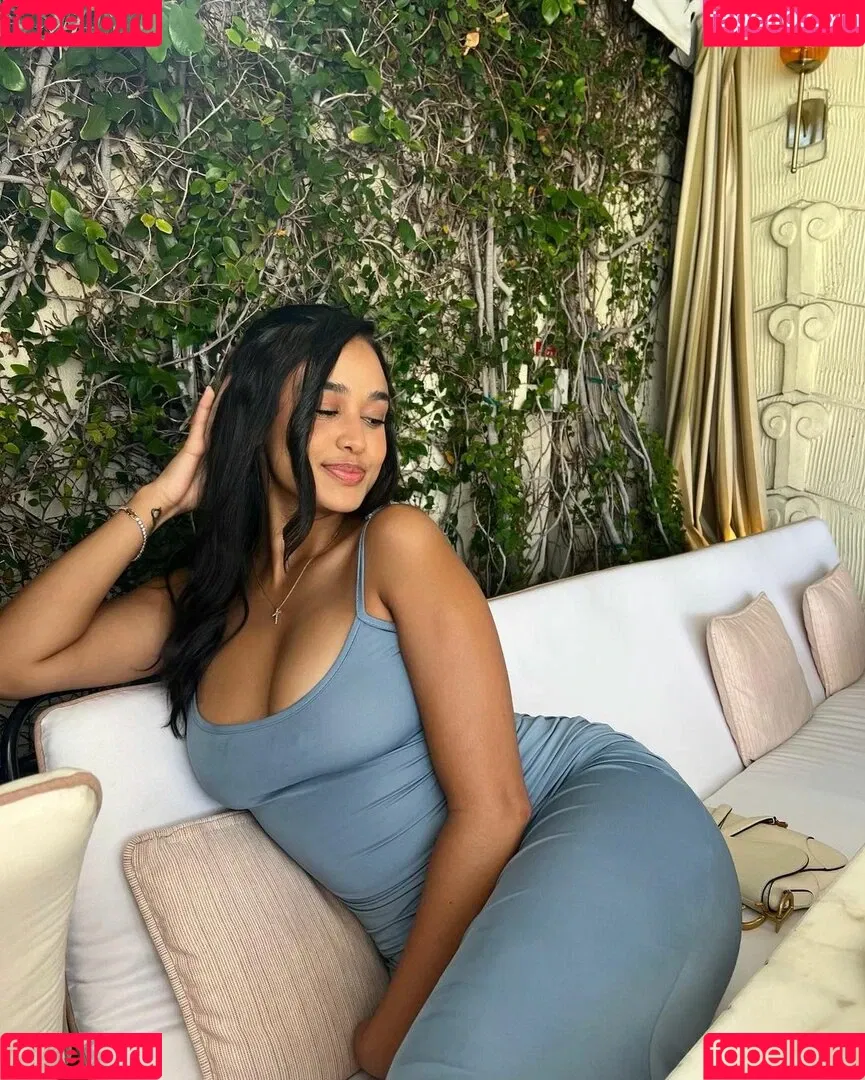 Emily Tosta Onlyfans Photo Gallery 