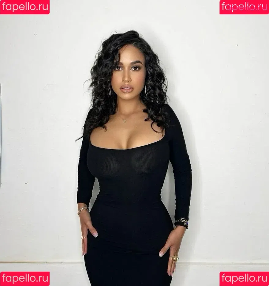 Emily Tosta Onlyfans Photo Gallery 